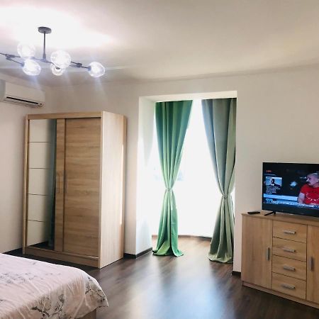 Апартаменты Naberezhna 10, Central Луцк Экстерьер фото
